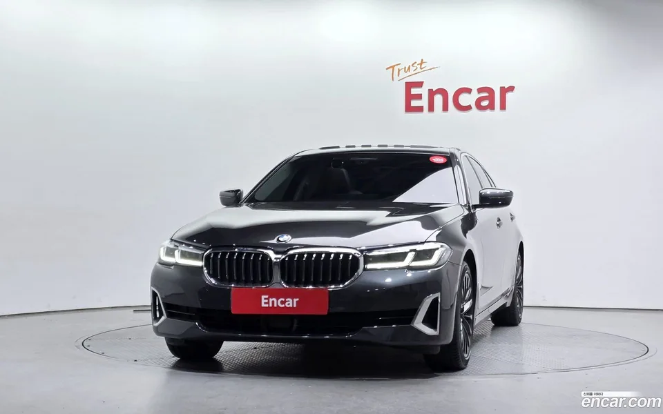 BMW 5 Series 530i xDrive 2022 — миниатюра 3
