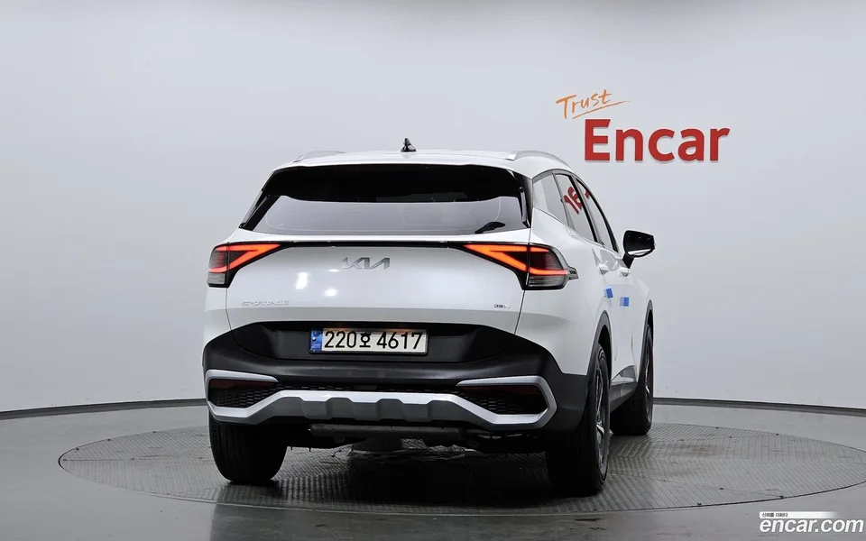 Kia Sportage Hybrid 2WD 2023 — миниатюра 4