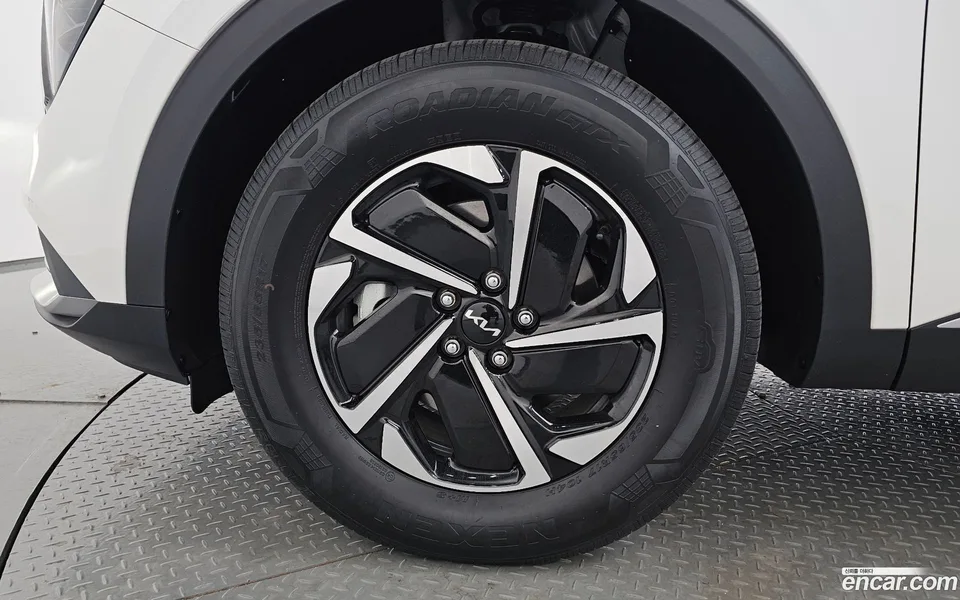 Kia Sportage Hybrid 2WD 2023 — миниатюра 5