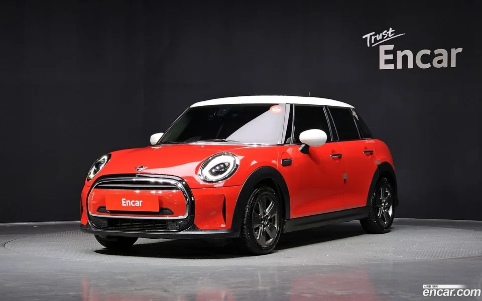 MINI Cooper 5 2022 — фото 1, купить с доставкой в Москву