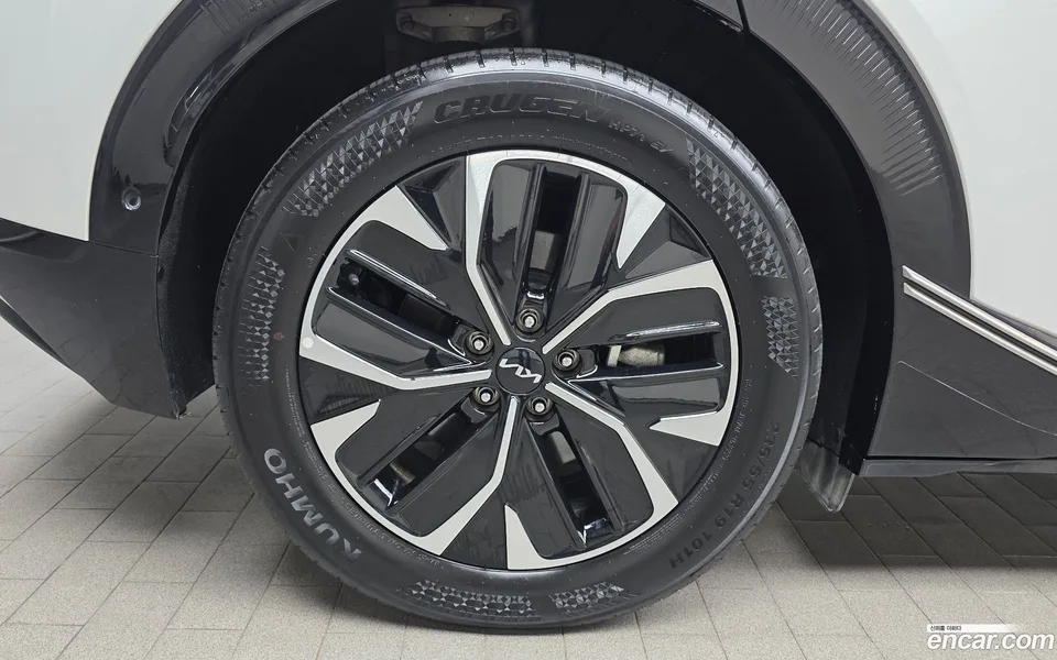 Kia EV6 2023 — миниатюра 2