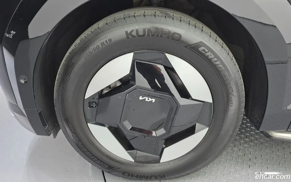 Kia EV9 4WD 2023 — миниатюра 2