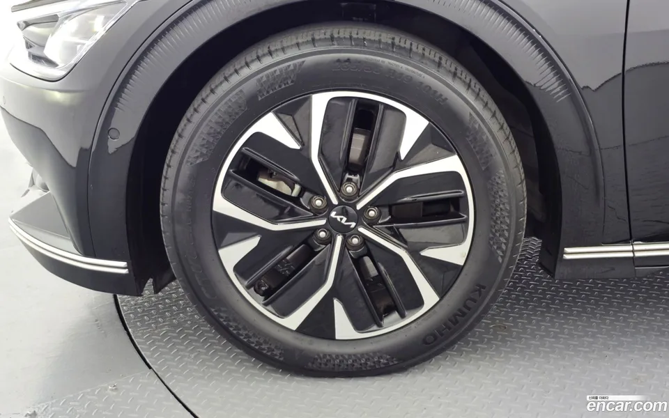 Kia EV6 2023 — миниатюра 5