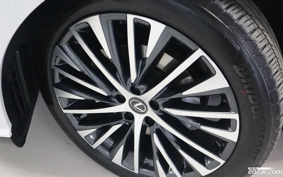 Lexus RX 450h+ 2025 — миниатюра 5