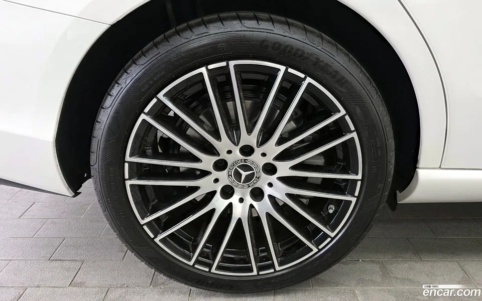 Mercedes-Benz C-Class C200 2025 — миниатюра 2