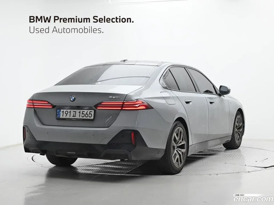 BMW 5 Series 520i M 2025 — миниатюра 2