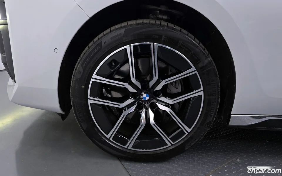BMW 7 Series 740i xDrive M 2025 — миниатюра 5