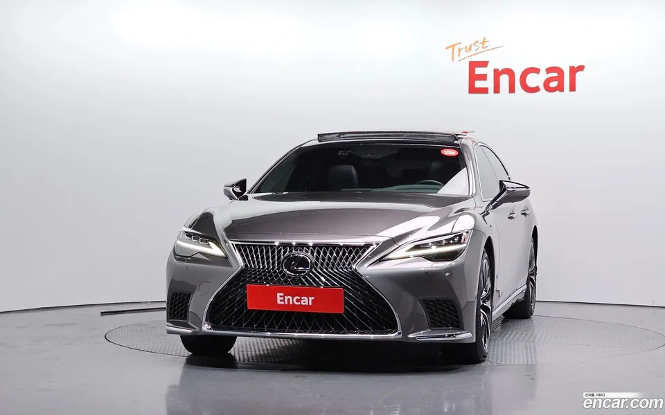 Lexus LS 500 3.5 AWD 2023 — миниатюра 3