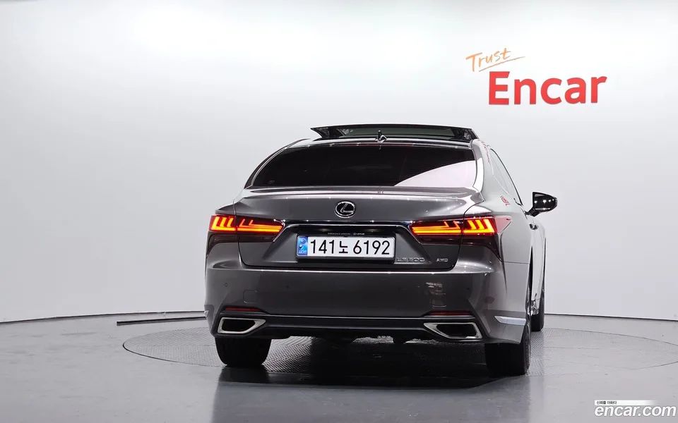 Lexus LS 500 3.5 AWD 2023 — миниатюра 4