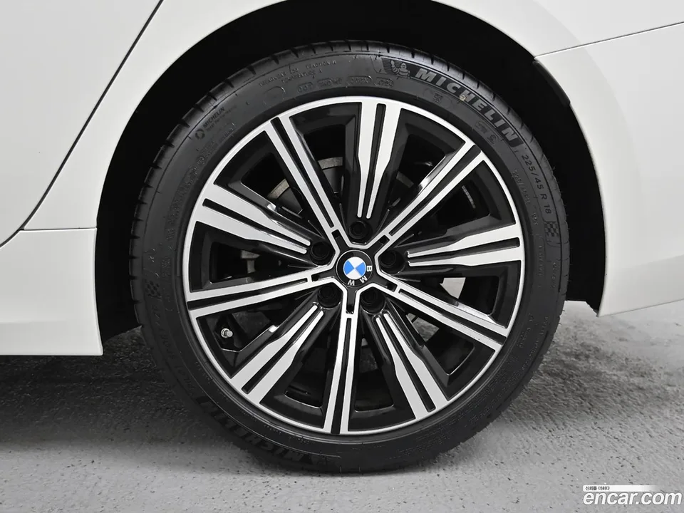 BMW 3 Series 320i 2025 — миниатюра 2