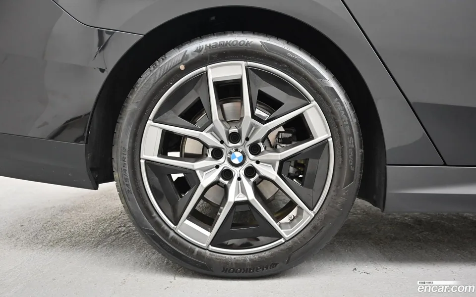 BMW 5 Series 530i xDrive 2025 — миниатюра 5