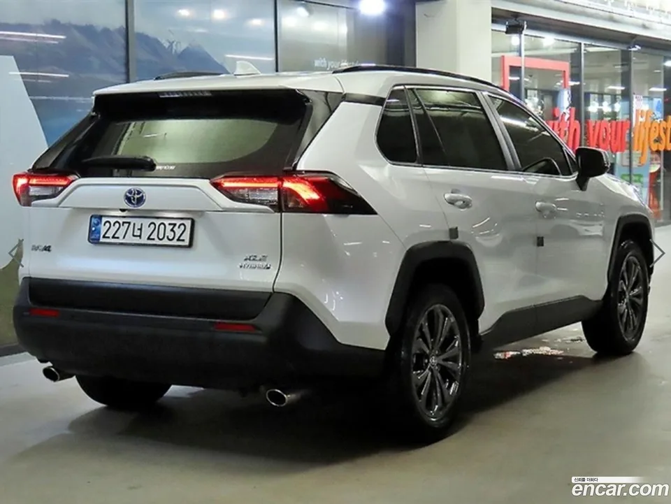 Toyota RAV4 2.5 2WD XLE 2024 — миниатюра 4