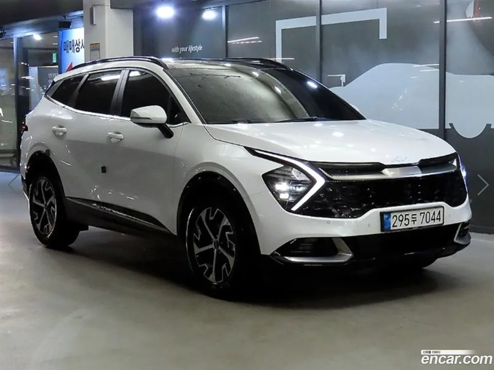 Kia Sportage Hybrid 2WD 2022 — фото 1, купить с доставкой в Москву