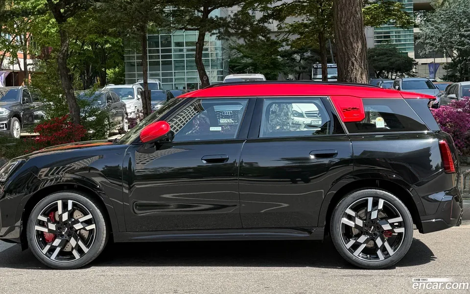 MINI Cooper S Countryman ALL4 JCW 2026 — миниатюра 2