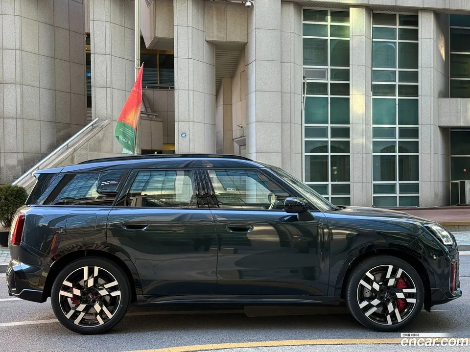 MINI Cooper S Countryman ALL4 JCW 2026 — миниатюра 4
