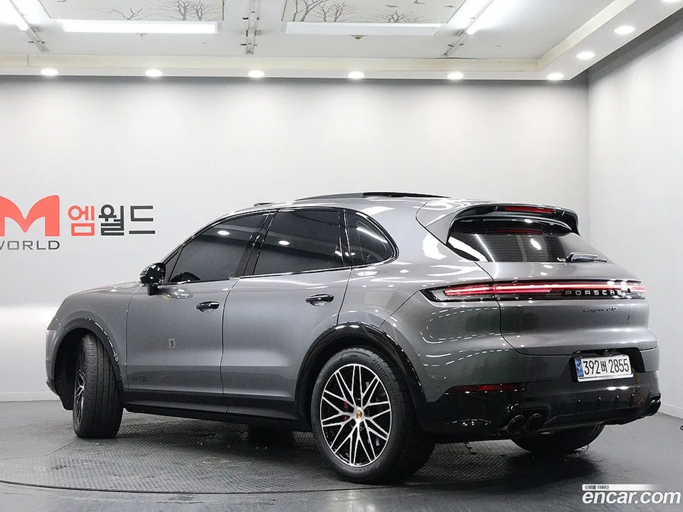 Porsche Cayenne 4.0 GTS 2025 — миниатюра 3