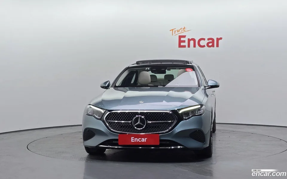 Mercedes-Benz E-Class E200 2025 — миниатюра 3