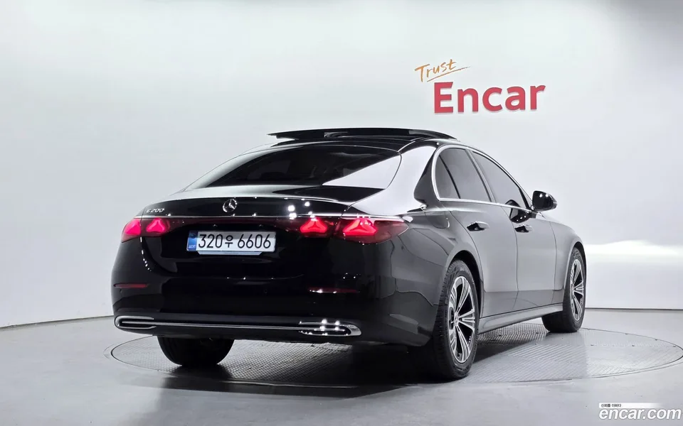 Mercedes-Benz E-Class E200 2025 — миниатюра 2