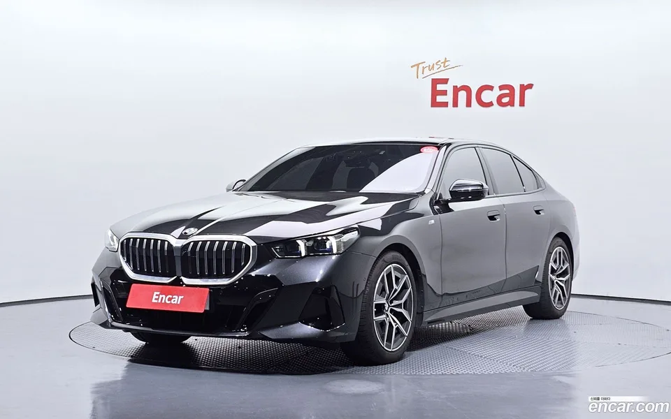 BMW 5 Series 520i M 2025 — фото 1, купить с доставкой в Москву