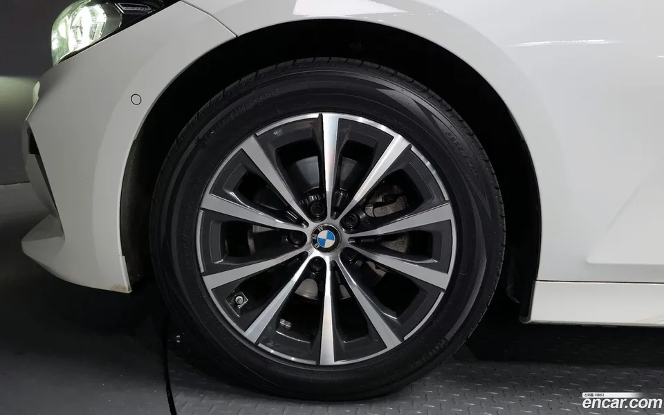 BMW 3 Series 320i 2023 — миниатюра 5