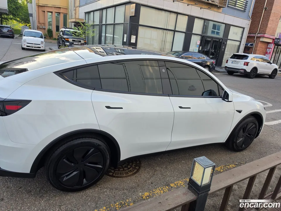 Tesla Model Y AWD 2026 — миниатюра 4