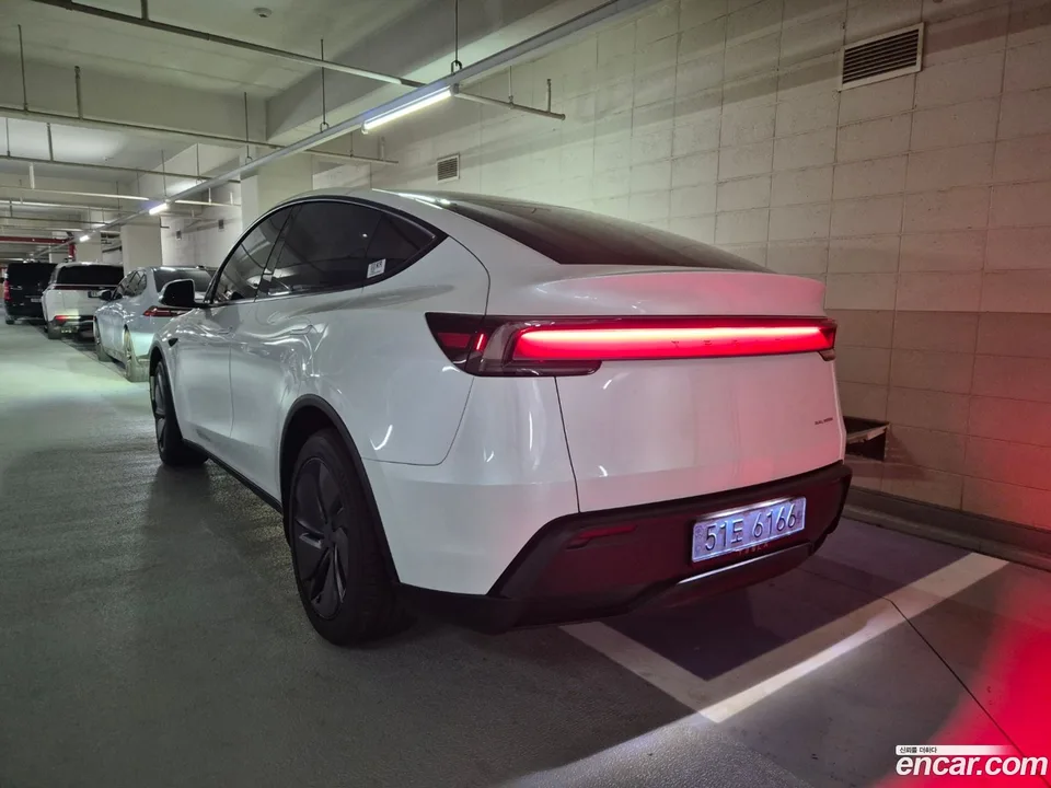 Tesla Model Y AWD 2025 — миниатюра 3