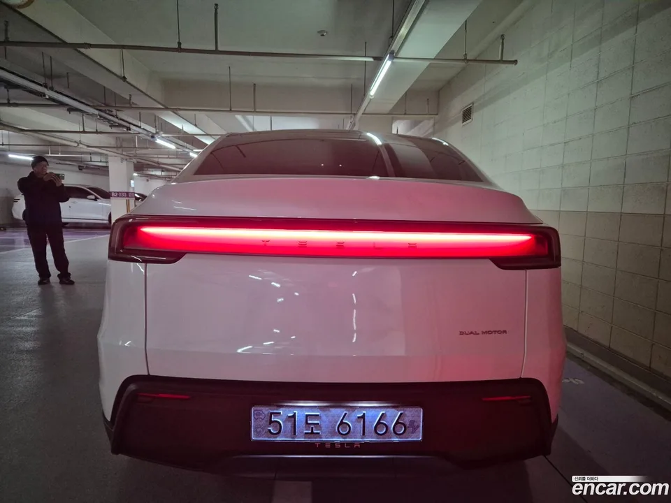 Tesla Model Y AWD 2025 — миниатюра 4