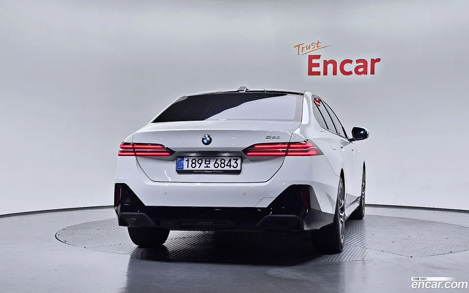 BMW 5 Series 520i M 2024 — миниатюра 4