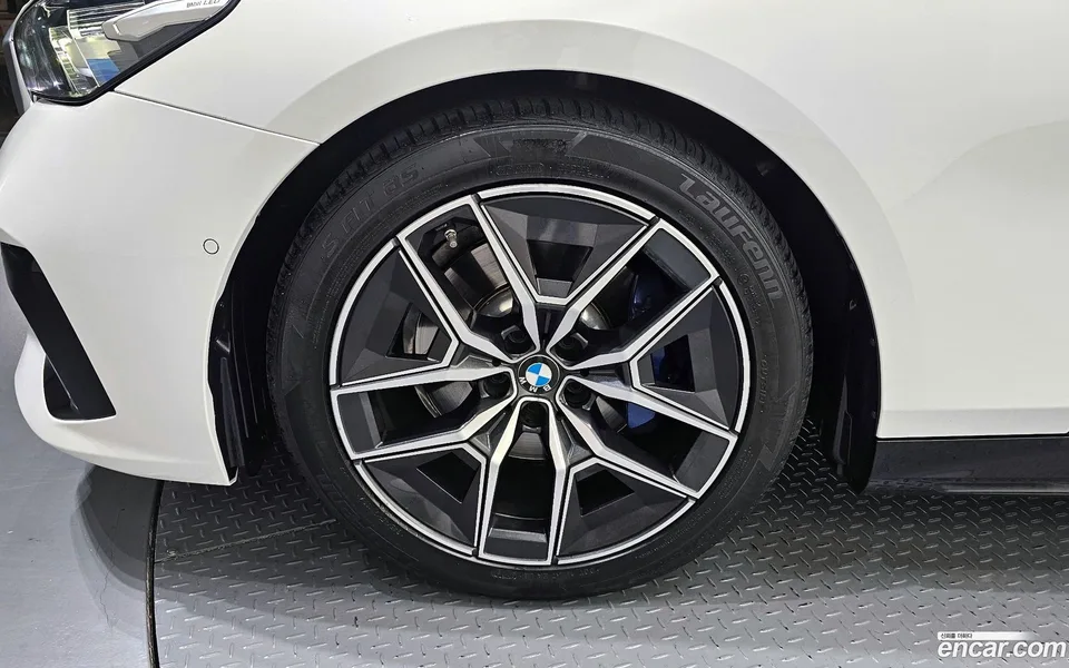 BMW 5 Series 520i M 2024 — миниатюра 5