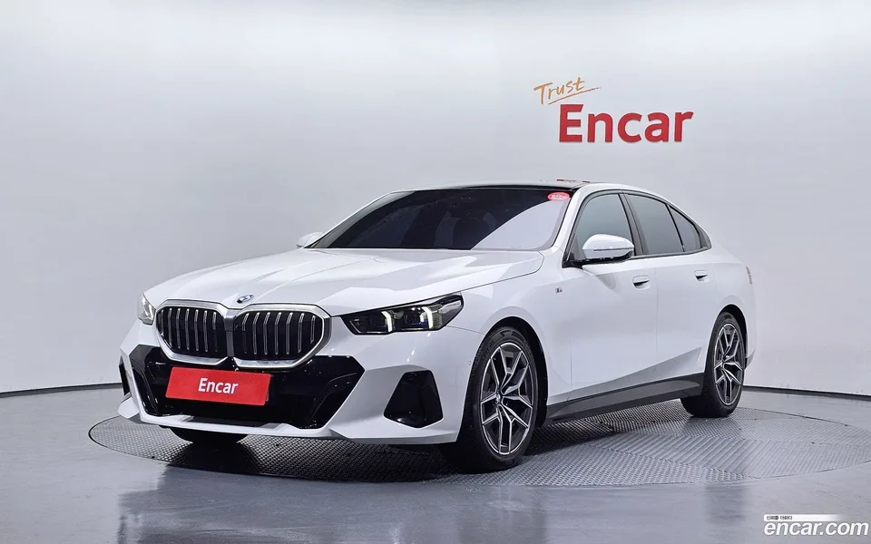 BMW 5 Series 520i M 2024 — фото 1, купить с доставкой в Москву