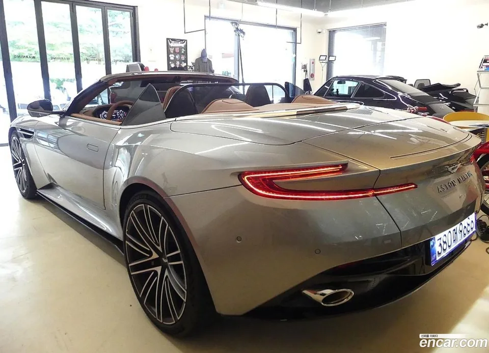 Aston Martin DB12 4.0 V8 2025 — миниатюра 3