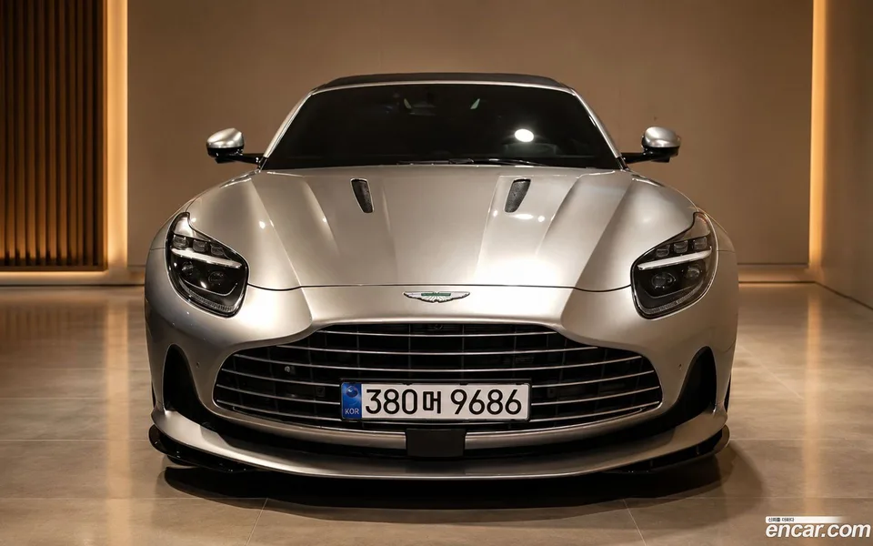 Aston Martin DB12 4.0 V8 2025 — фото 1, купить с доставкой в Москву