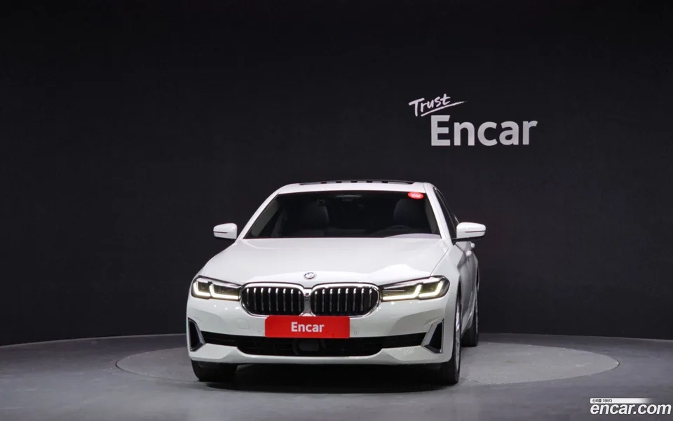 BMW 5 Series 520i 2023 — миниатюра 3