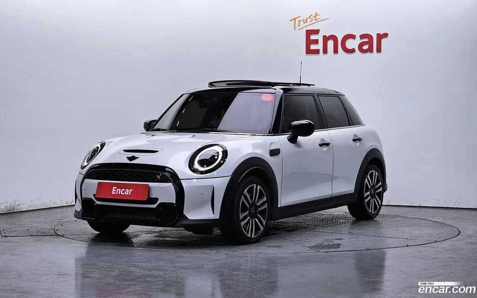 MINI Cooper S 2023 — фото 1, купить с доставкой в Москву