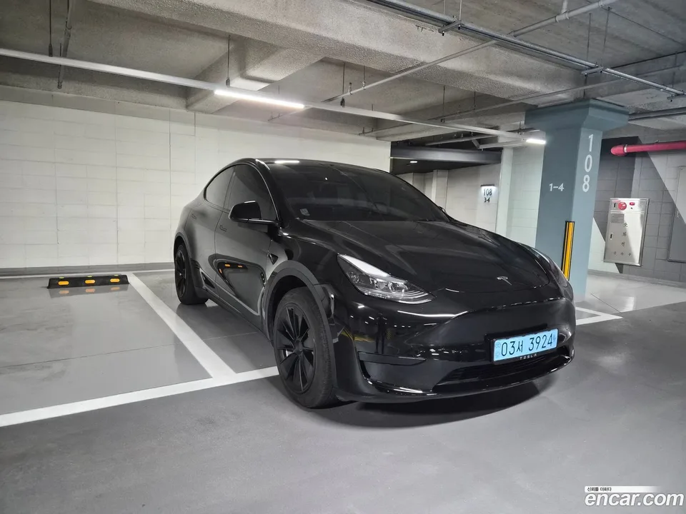 Tesla Model Y RWD 2023 — миниатюра 2