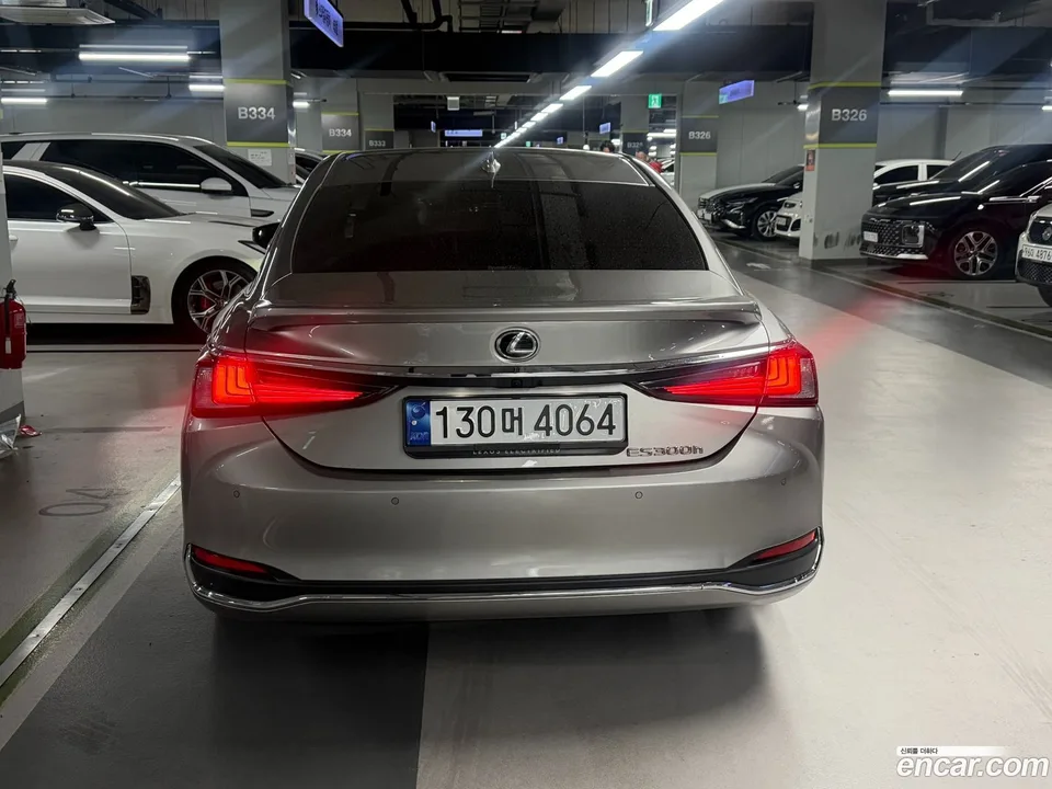 Lexus ES 300h 2023 — миниатюра 4