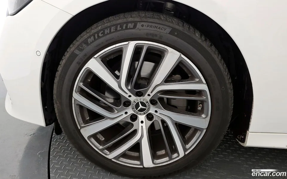 Mercedes-Benz E-Class E220d 4MATIC 2024 — миниатюра 2