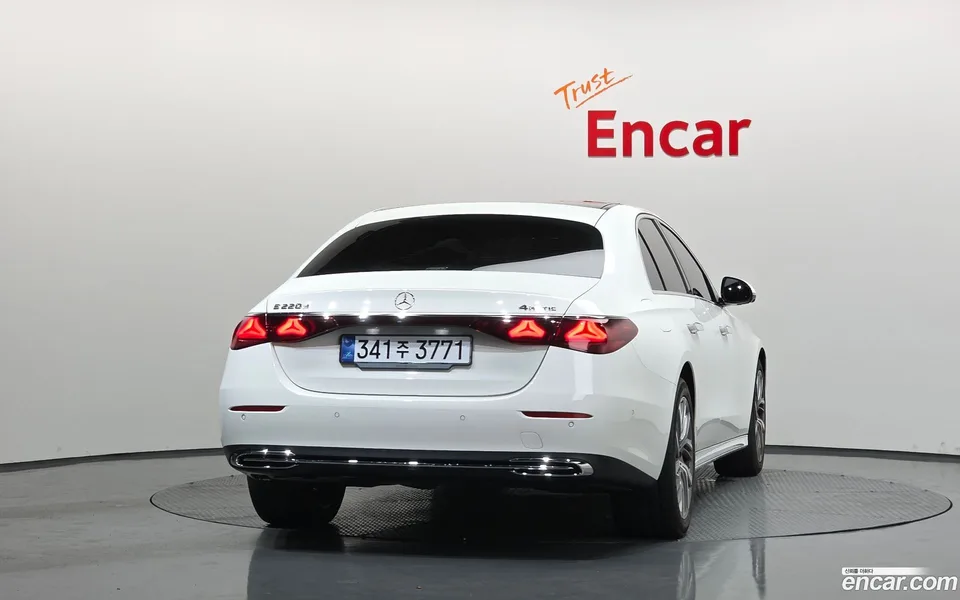 Mercedes-Benz E-Class E220d 4MATIC 2024 — миниатюра 4