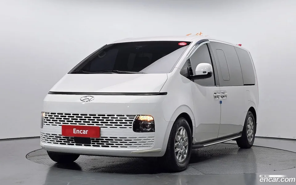 Hyundai Staria 2WD 2022 — фото 1, купить с доставкой в Москву