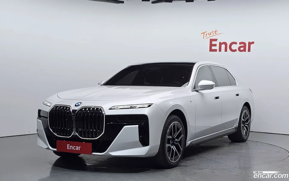 BMW 7 Series 740i xDrive M 2025 — фото 1, купить с доставкой в Москву