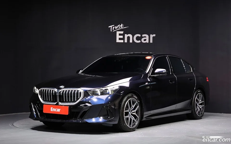 BMW 5 Series 520i M 2025 — фото 1, купить с доставкой в Москву