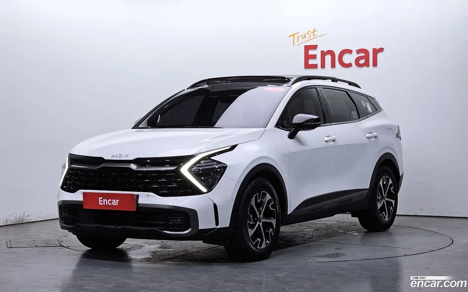 Kia Sportage Hybrid 4WD 2023 — фото 1, купить с доставкой в Москву
