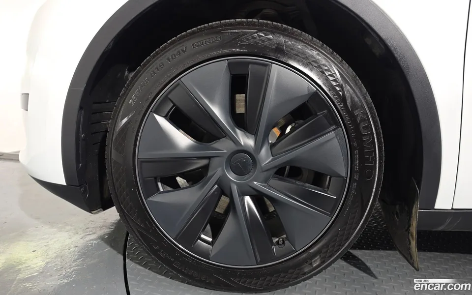 Tesla Model Y RWD 2024 — миниатюра 5