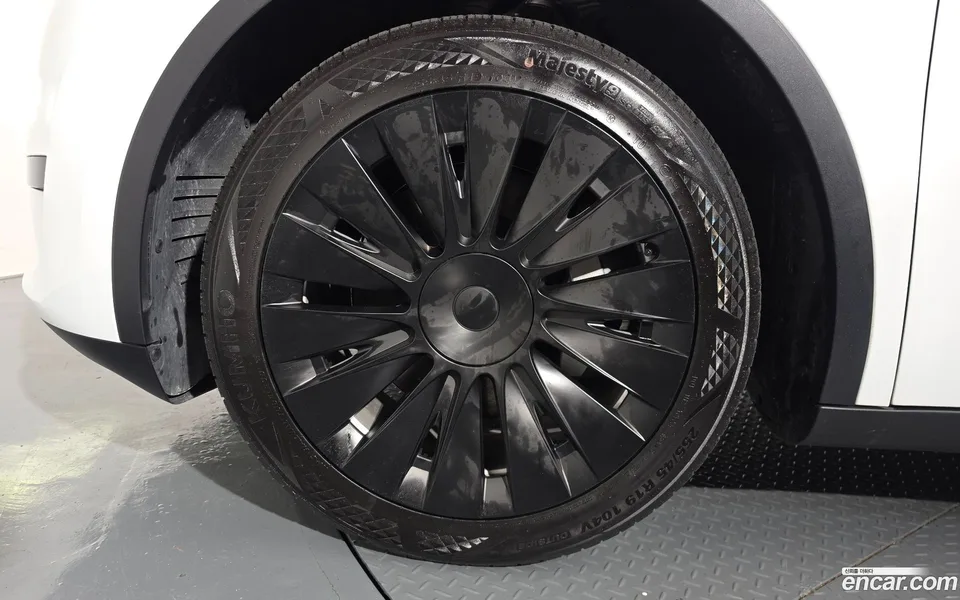Tesla Model Y RWD 2024 — миниатюра 5