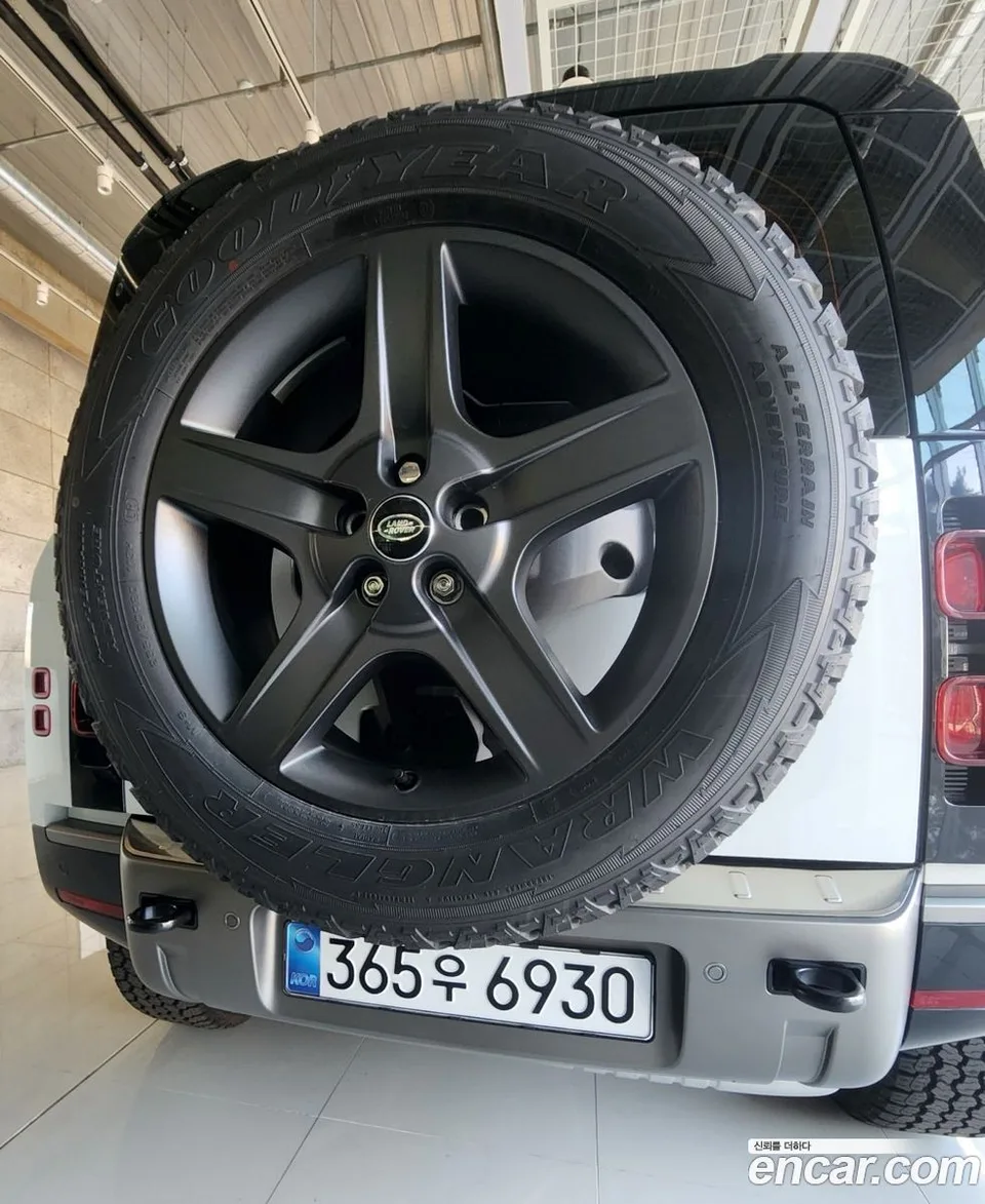 Land Rover Defender 110 D250 X- SE 2025 — миниатюра 2
