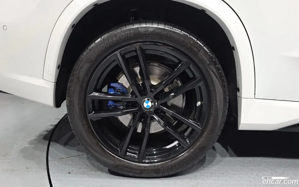 BMW X1 M35i xDrive 2025 — миниатюра 2