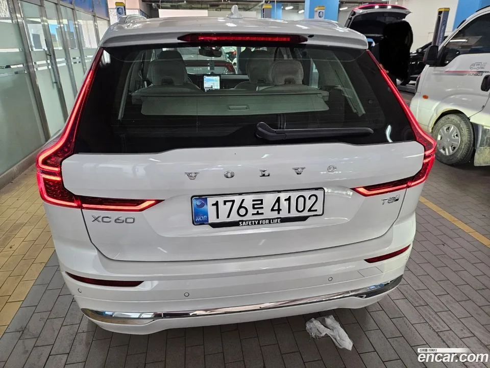 Volvo XC60 T8 2025 — миниатюра 3