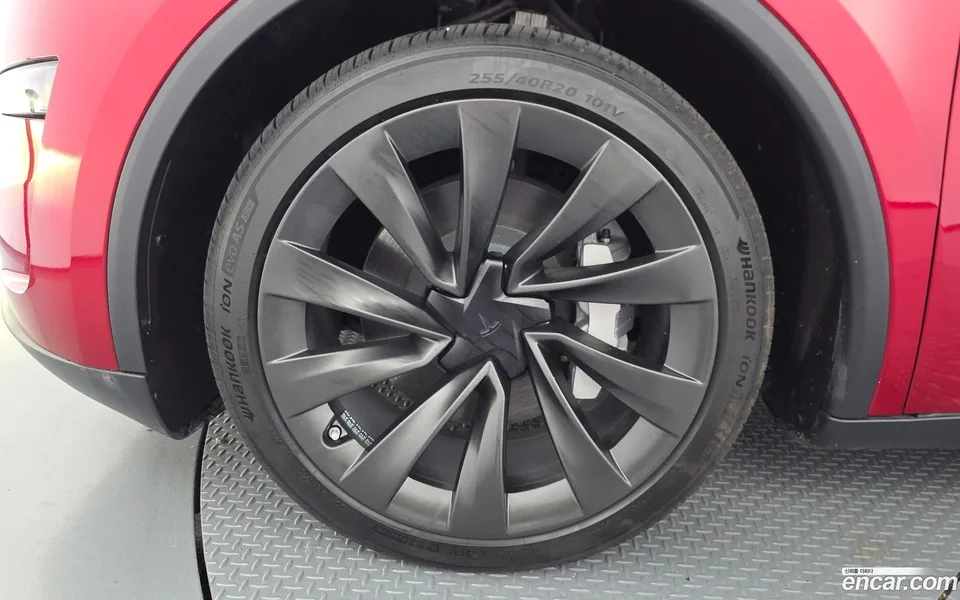 Tesla Model Y AWD 2025 — миниатюра 2