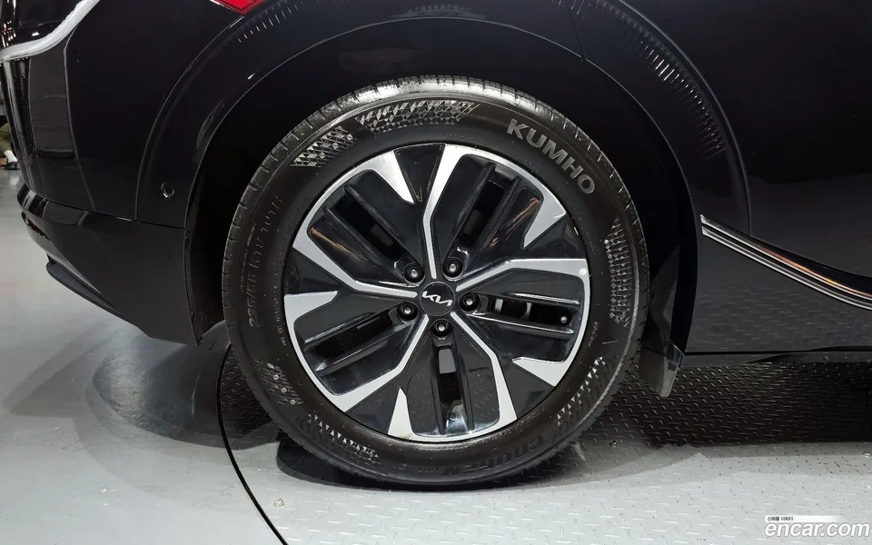 Kia EV6 2023 — миниатюра 5
