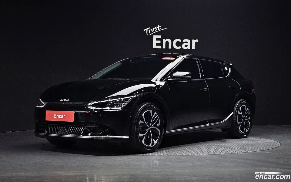 Kia EV6 2023 — фото 1, купить с доставкой в Москву